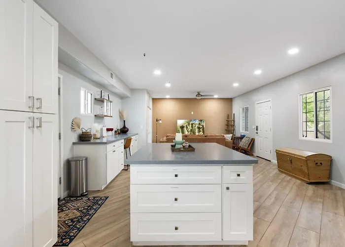 2br Stylish Desert Casita With Workspace Mtn Views